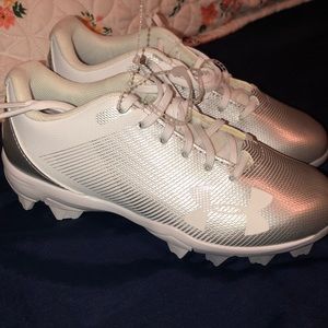 Kids baseball shoes